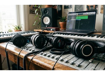 Best Headphones for Music & Studio Use | Musicmaker Ireland